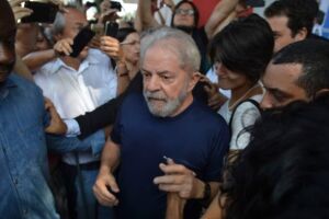 O ex-presidente Lula em São Bernardo do Campo (SP), em 7 de abril de 2018, poucas horas antes de se entregar à Polícia Federal