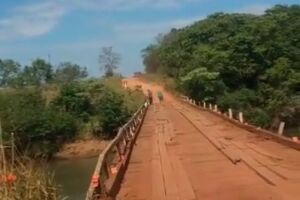 Ponte fica no distrito de Anhanduí