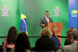 Bolsonaro garante antecipação do 13º de aposentados e pensionistas