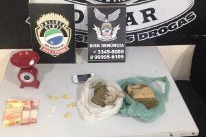 Denúncia entrega casal que vendia drogas e dupla é presa no momento da 'transação'