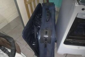 Mãe mata filha de 2 anos e esconde corpo em mala