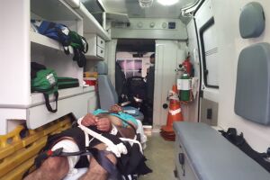 Enfermeiro esfaqueado por paciente em surto no CRS permanece internado na Santa Casa