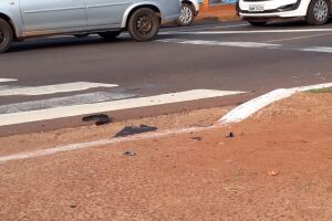 Motociclista bate em poste de iluminação e fica ferido em Campo Grande