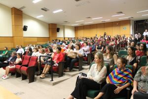 Presença da mulher na política é ameaçada por projetos de lei e candidaturas laranja