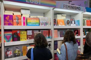 TJ-RJ manda recolher livros com temática LGBT para o público jovem e infantil  na Bienal