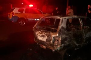 Uninho é incendiado e Guarda Municipal descobre que carro é furtado