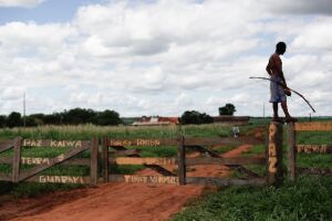Dono de fazenda denuncia indígenas por roubo e incêndio em Dourados