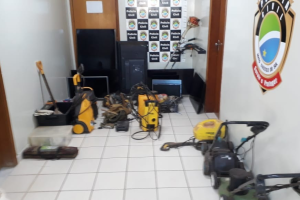 Polícia Civil fecha comércio e prende dupla por receptação de produtos furtados