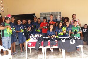 Projeto tira crianças e jovens das ruas através do futebol no Parque do Sol e Dom Antônio