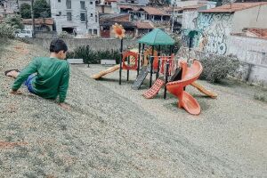 Filho do goleiro Bruno quer mudar de nome e revela ter medo do pai