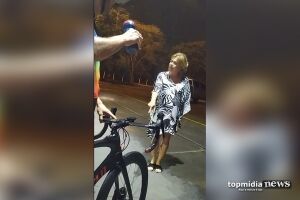 VÍDEO: dona de posto justifica 'risco de explosão' para expulsar ciclistas no Parque dos Poderes