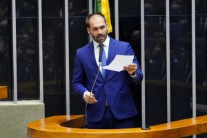 DITADURA? Eduardo Bolsonaro promete novo AI-5 'se esquerda radicalizar'