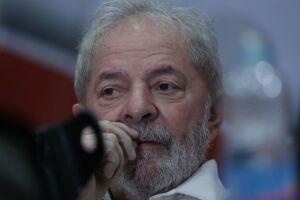 Presidente de tribunal diz que Lula 'não é bem-vindo onde está'