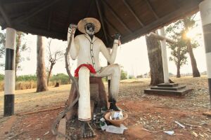 Com 24 anos, estátua do Preto Velho recorda religiões africanas e já foi 'quase esquecida'