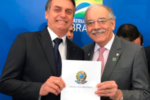 Presenteado por fidelidade a Bolsonaro, Ovando desiste de unificar PSL e já pensa em janela