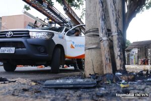 VÍDEO: poste pega fogo e assusta moradores no centro de Campo Grande