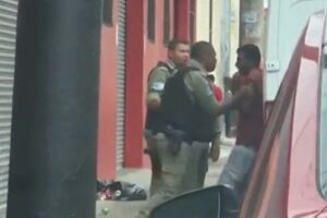 VÍDEO: catador de latinhas é humilhado e apanha de agentes na rua