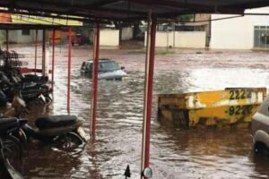 VÍDEO: chuva forte arrasta carros e assusta moradores de Ivinhema