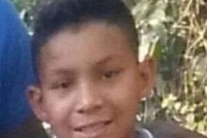 Menino desaparece ao sair da escola e família pede ajuda para encontrá-lo