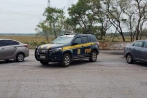 CRIME DA MODA: PRF prende trio com carros furtados de locadoras na BR-262