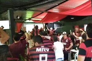 De virada, Mengão levanta a taça Libertadores e Campo Grande festeja
