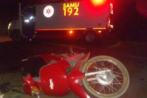 Piloto parado em rodovia sem acostamento é atropelado por motociclista