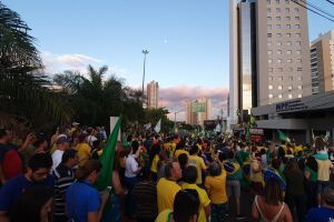 Manifestação contra Lula ocorre com presença de deputado do PSL