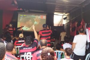 Primeiro tempo com gol do River não desanima flamenguistas em Campo Grande