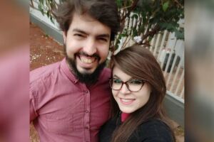 Casal que espancou e torturou filho adotivo era militante da adoção consciente