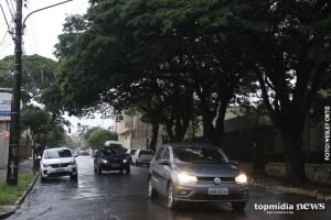 VÍDEO: chuva e ventos fortes atingem região central de Campo Grande