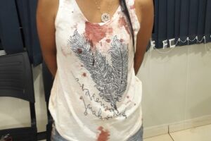 Mulher é agredida a socos e chutes pelo ex-marido durante festa de família