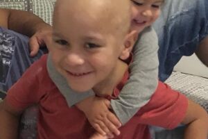 Bebêzinha salva irmão com leucemia ao doar sangue de cordão umbilical