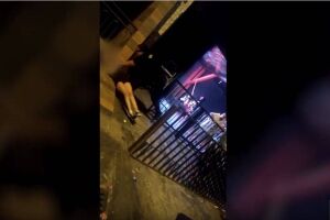 VÍDEO: mulher é surrada e jogada na rua por segurança; boate quer afastamento de envolvida