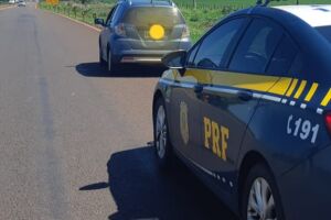 Carro roubado em Brasília é flagrado na BR-163 e motorista é preso pela PRF