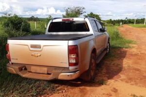 PRF apreende 890 kg de maconha em caminhonete roubada