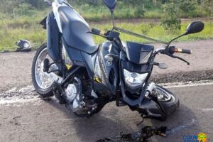 Motociclista bate em carreta e morre na BR-163
