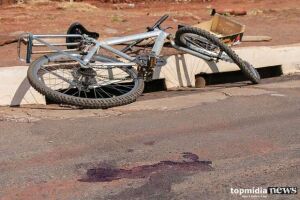 Ciclista é atropelado por carro e fica ferido em cruzamento de Ivinhema