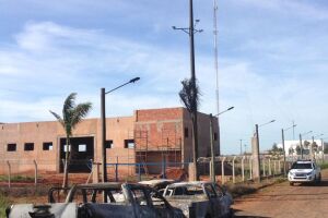 Três caminhonetes são queimadas e podem ter relação com fuga em massa de presídio paraguaio
