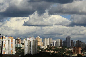 Sábado será de céu nublado e com pancadas de chuvas em Campo Grande