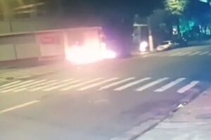 VÍDEO: homem ateia fogo em morador de rua