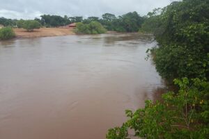 Rio Aquidauana chega a 4,9 metros e Defesa Civil alerta para cheias