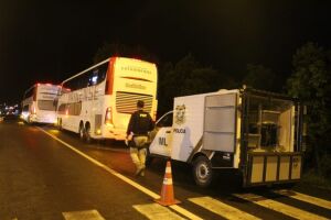 Bandidos morrem em tentativa de assalto a ônibus após passageiro armado reagir