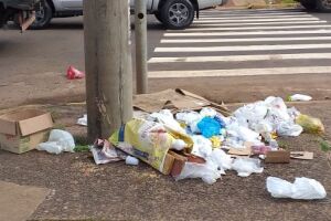 Repórter Top: rua amanhece lotada de lixo e comerciante reclama de abandono