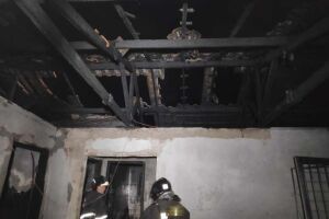 Incêndio destrói casa de universitário, esposa e criança de 3 anos