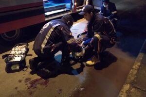 Ciclista é atropelado por moto ao sair de bar em Três Lagoas