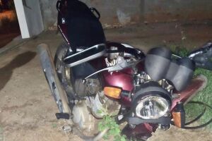 Jovem tem fratura na perna após acidente de moto a caminho da igreja
