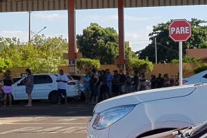 VÍDEO: desespero não passa e campo-grandenses fazem fila para garantir álcool em gel