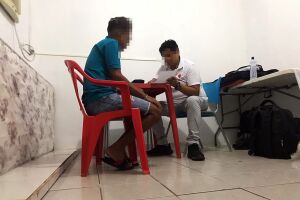 Entre crianças e adultos, refugiados venezuelanos precisam de doações de alimentos