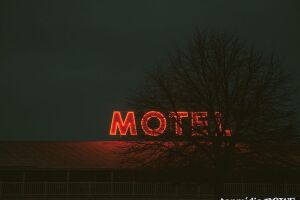 Noite de prazer sem dinheiro: homem tenta deixar motel sem pagar em Dourados