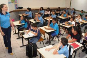 Governo estuda medida para escolas cumprirem menos de 200 dias letivos
